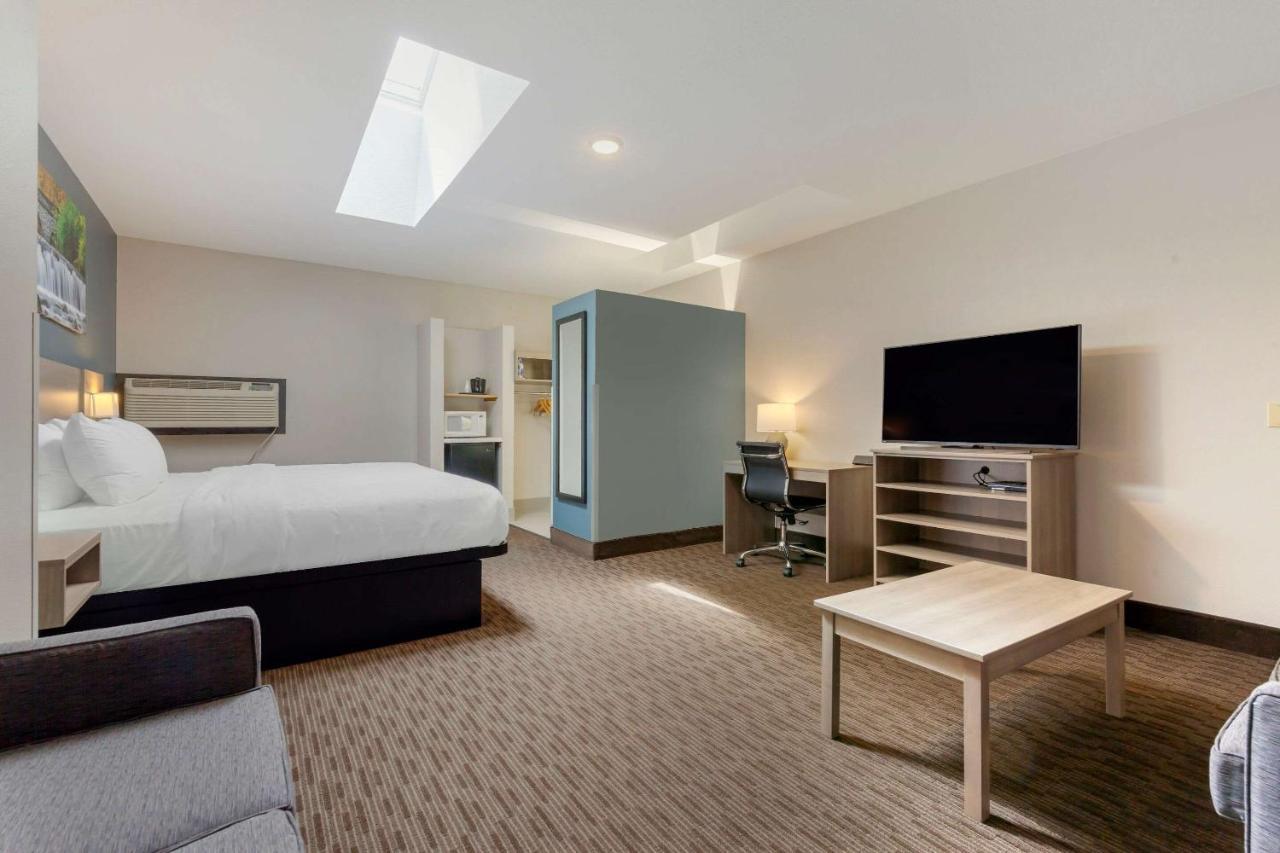 Clarion Pointe Hotel Tomah Luaran gambar