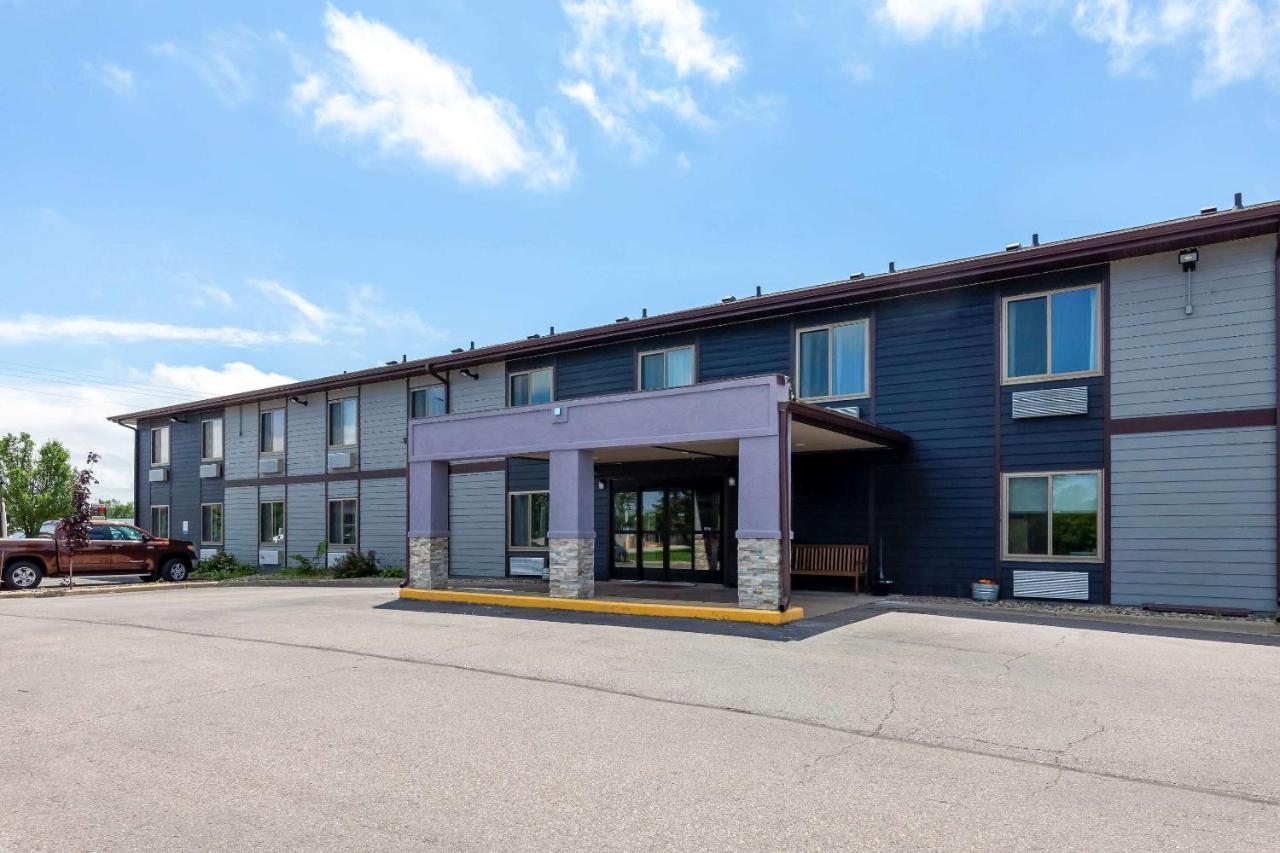 Clarion Pointe Hotel Tomah Luaran gambar