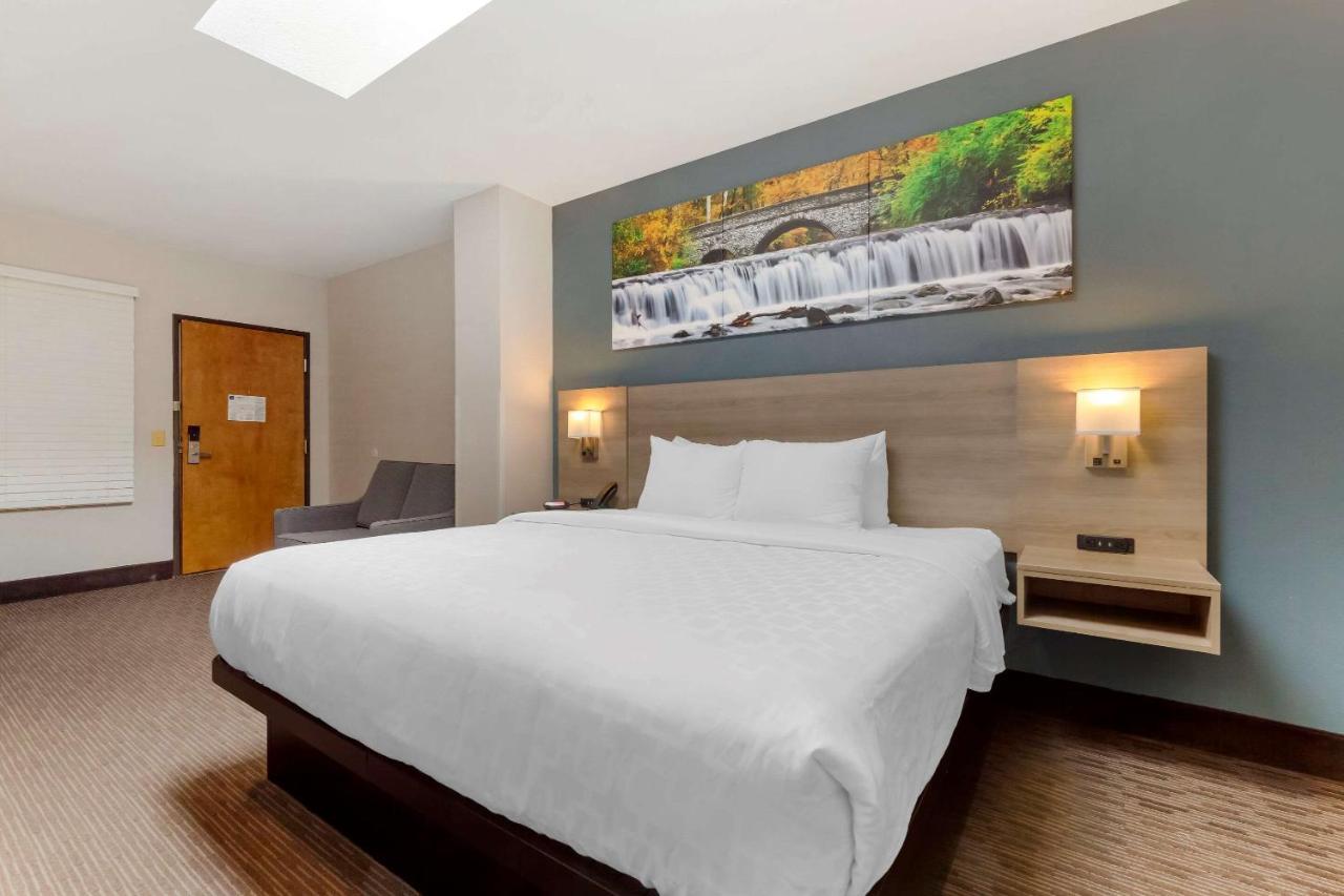 Clarion Pointe Hotel Tomah Luaran gambar