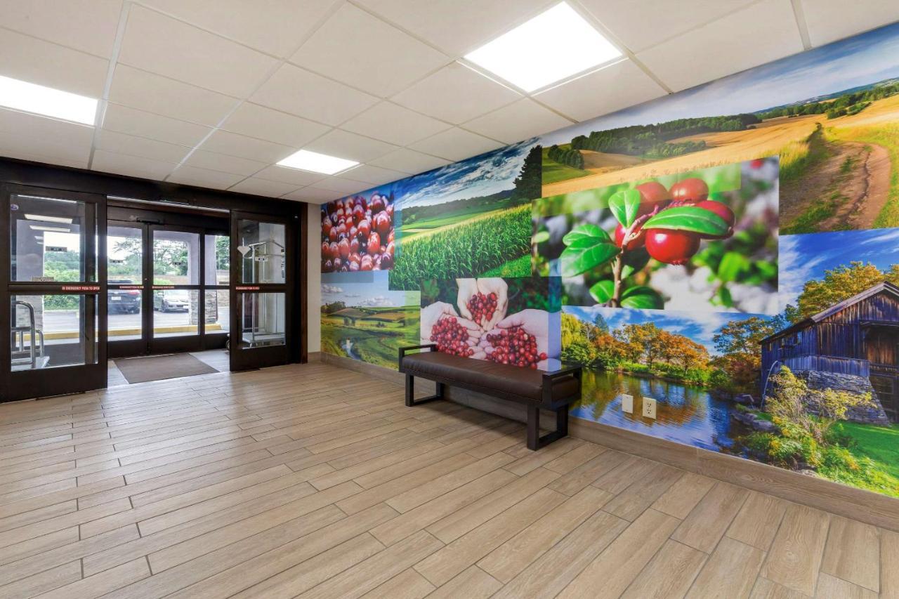 Clarion Pointe Hotel Tomah Luaran gambar