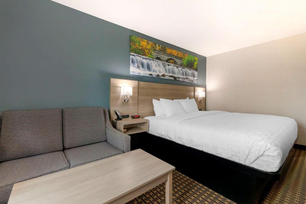 Clarion Pointe Hotel Tomah Luaran gambar