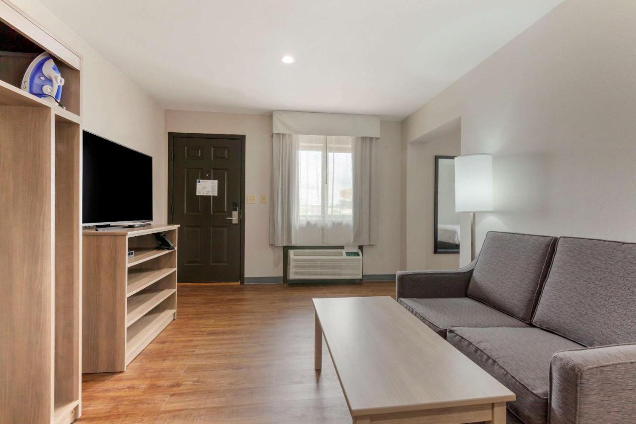 Clarion Pointe Hotel Tomah Luaran gambar