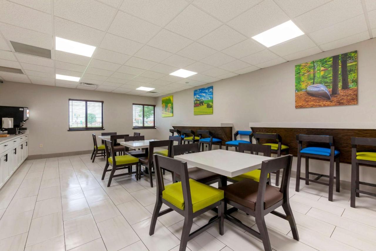 Clarion Pointe Hotel Tomah Luaran gambar