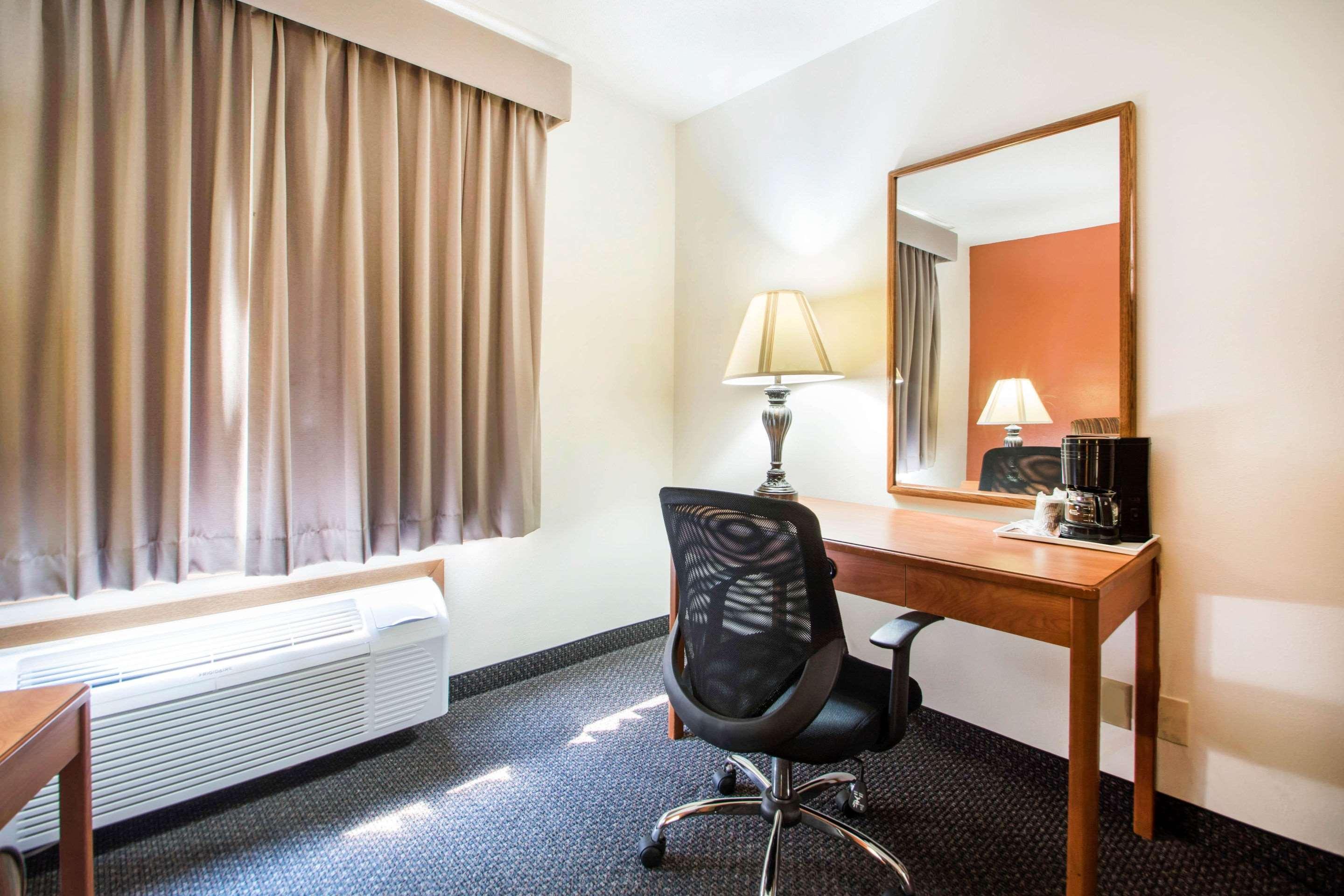 Clarion Pointe Hotel Tomah Luaran gambar