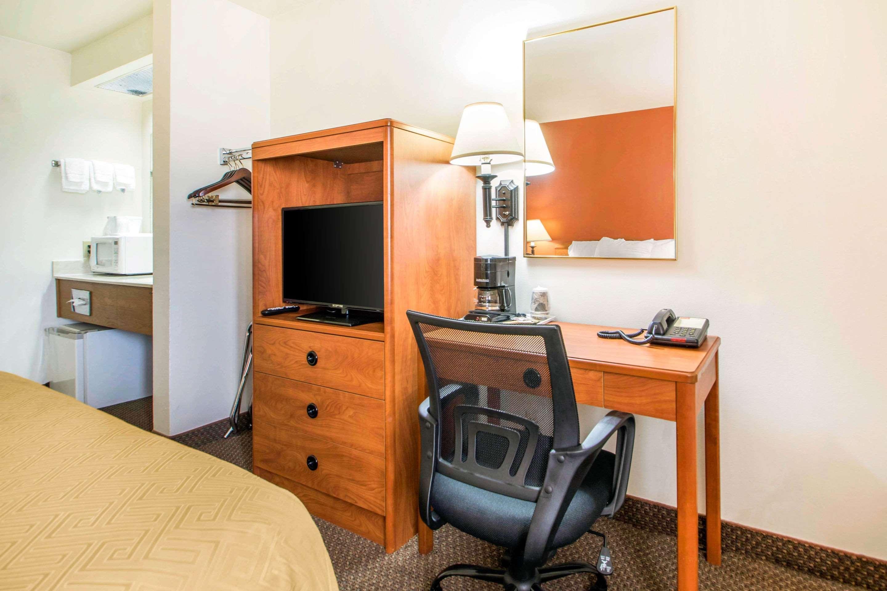 Clarion Pointe Hotel Tomah Luaran gambar
