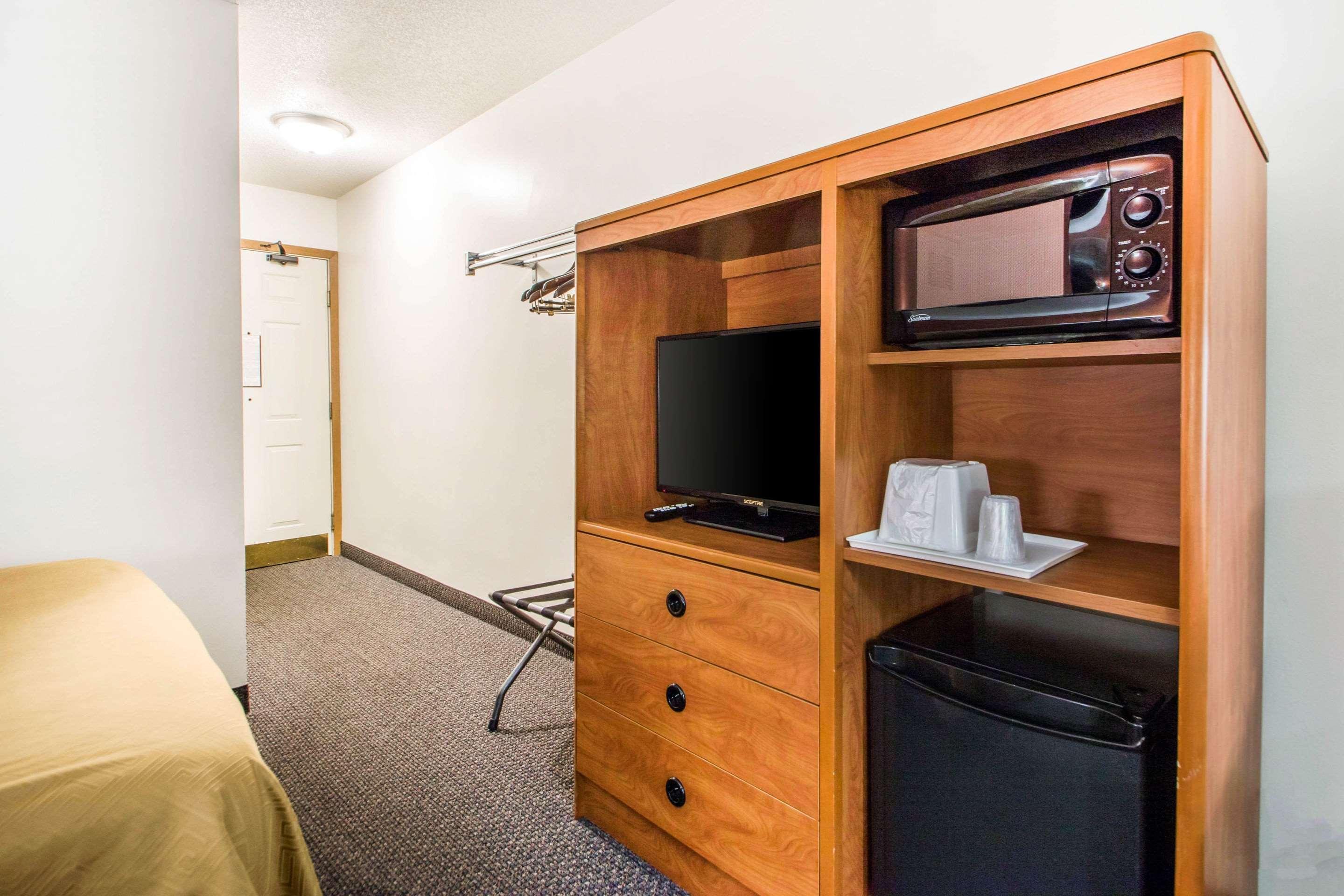 Clarion Pointe Hotel Tomah Luaran gambar
