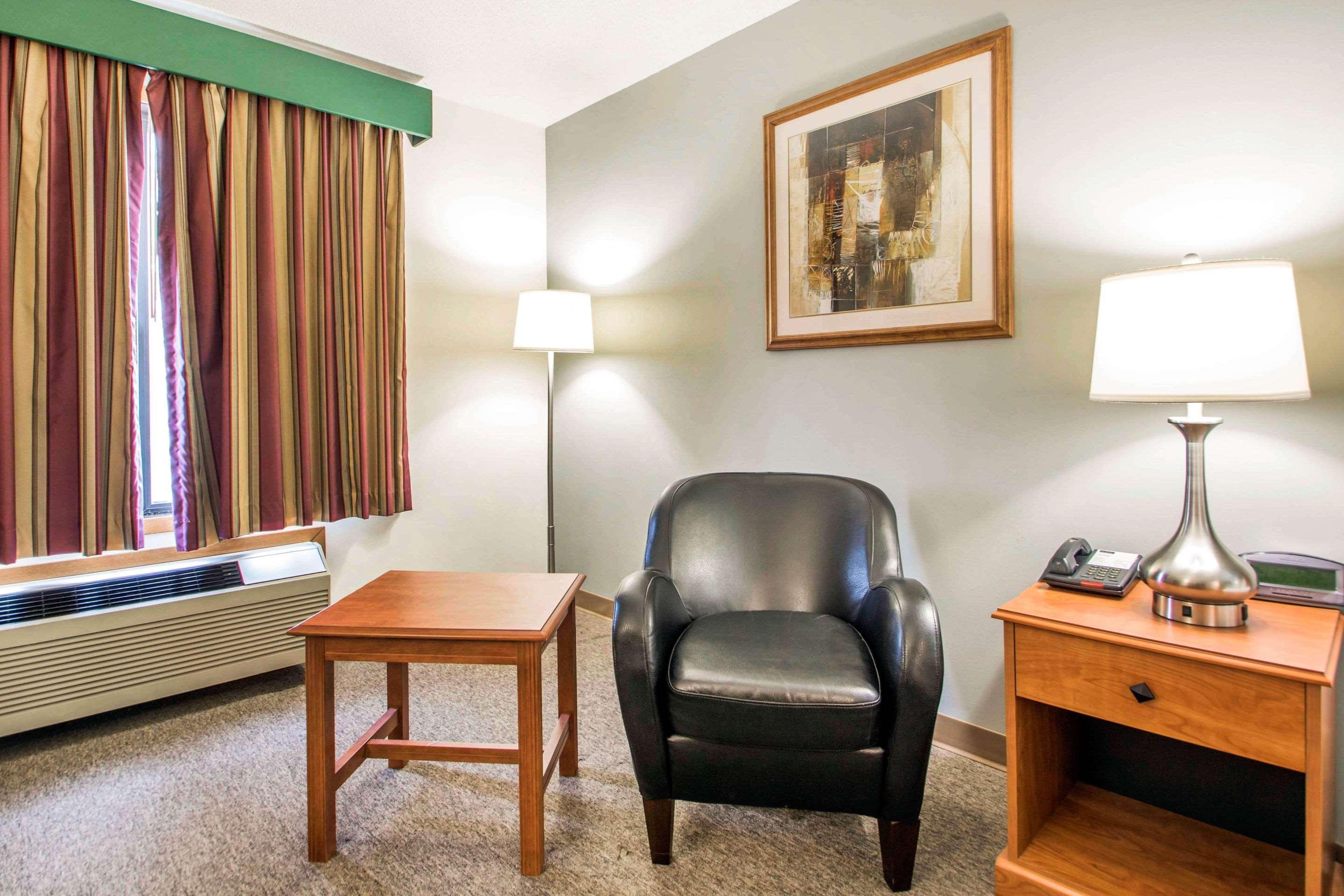 Clarion Pointe Hotel Tomah Luaran gambar