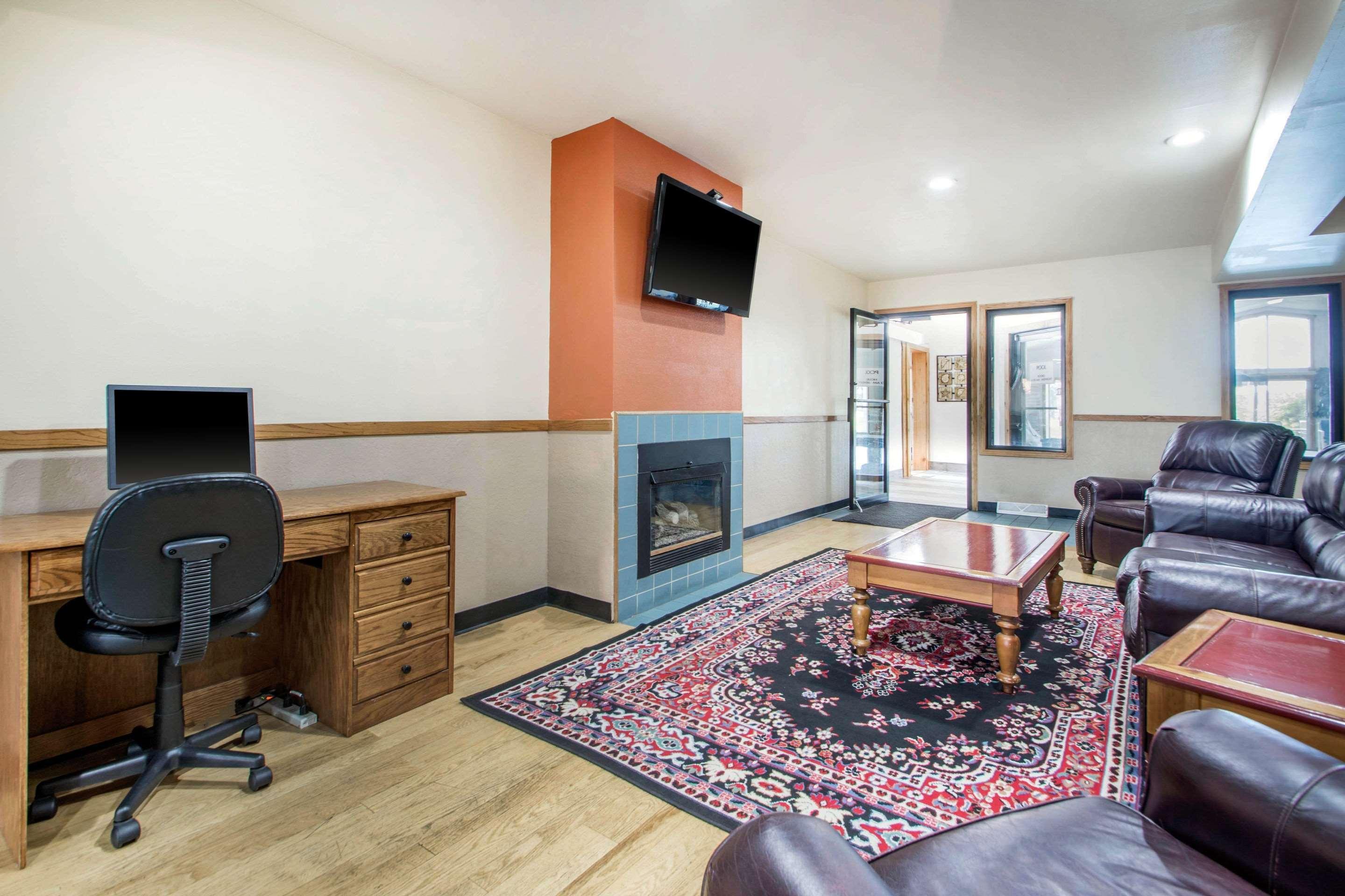 Clarion Pointe Hotel Tomah Luaran gambar