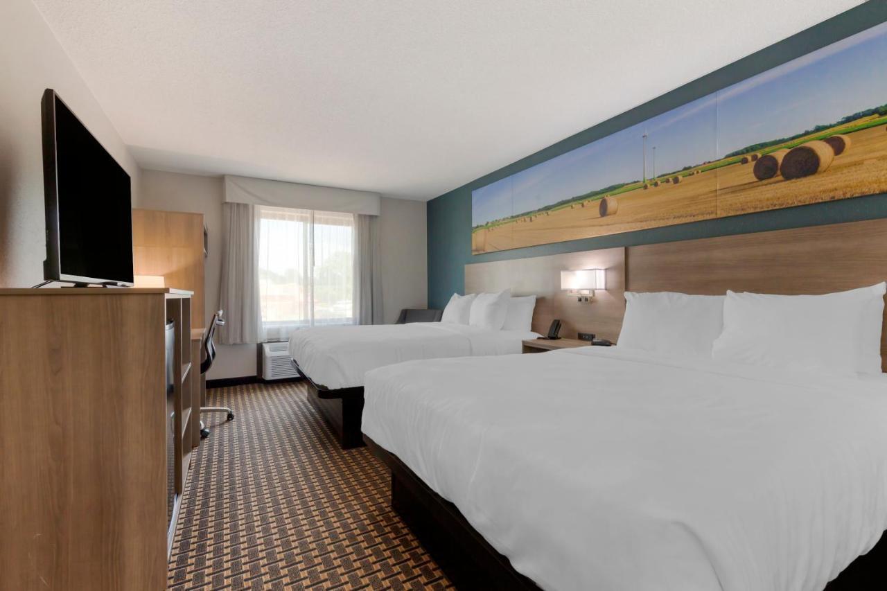 Clarion Pointe Hotel Tomah Luaran gambar