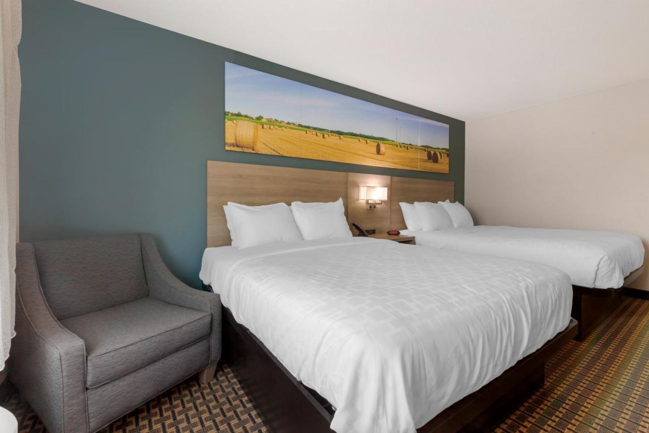 Clarion Pointe Hotel Tomah Luaran gambar