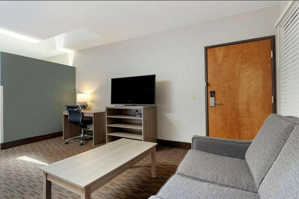 Clarion Pointe Hotel Tomah Luaran gambar