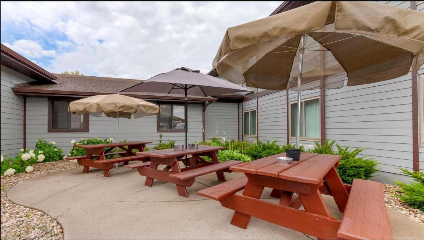 Clarion Pointe Hotel Tomah Luaran gambar
