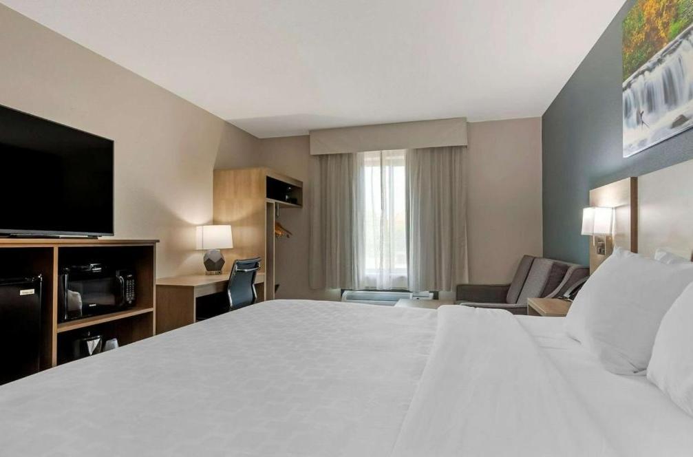 Clarion Pointe Hotel Tomah Luaran gambar