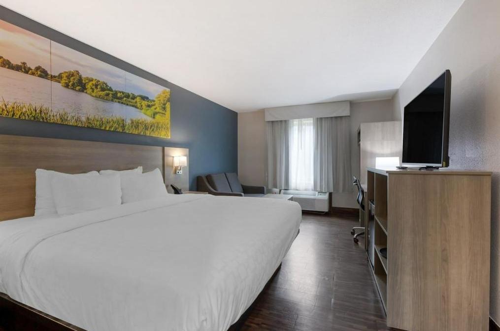 Clarion Pointe Hotel Tomah Luaran gambar