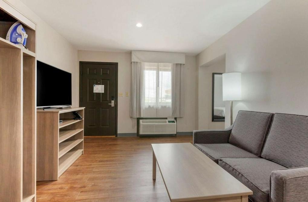 Clarion Pointe Hotel Tomah Luaran gambar