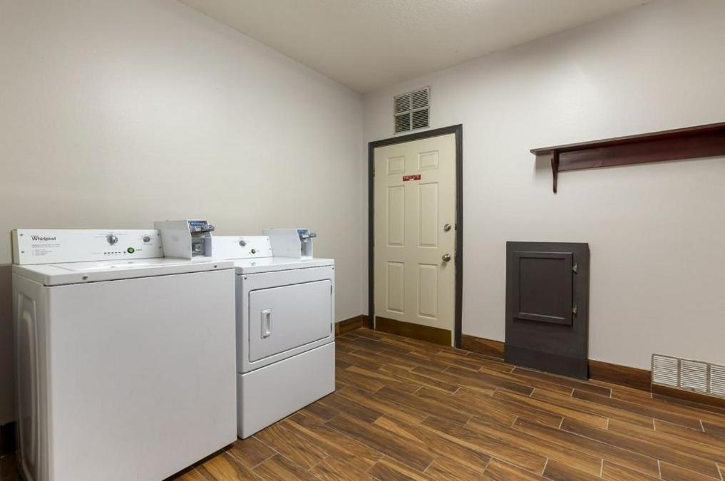 Clarion Pointe Hotel Tomah Luaran gambar