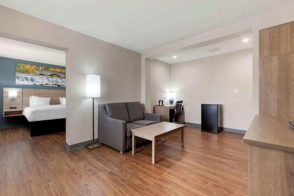 Clarion Pointe Hotel Tomah Luaran gambar