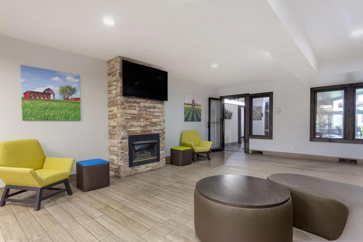 Clarion Pointe Hotel Tomah Luaran gambar